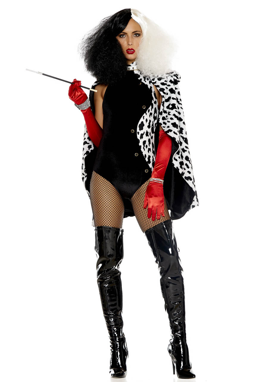 Cosplay of the Day: A Glamorous Cruella de Vil